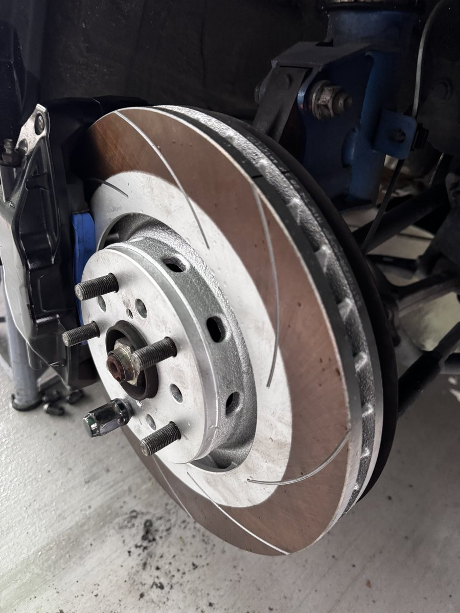 数年ぶりにサーキット走るためブレーキ交換♪
