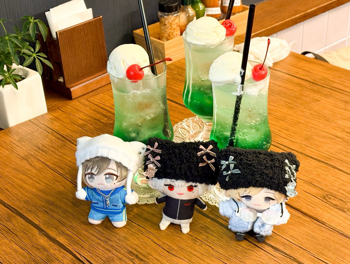 エモスタさんで撮影後のサービスクリームソーダ最高💓

#エモスタ