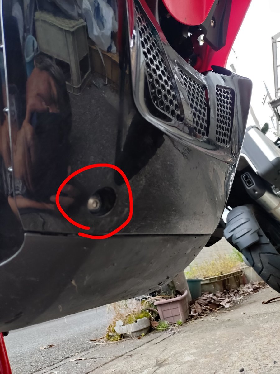 今日はライコにオイル買いに行ってGSとラリーの2台オイル＆フィルター交換で終わってしまった
いつもラリーくんのここのネジの穴位置に苦戦してます😆