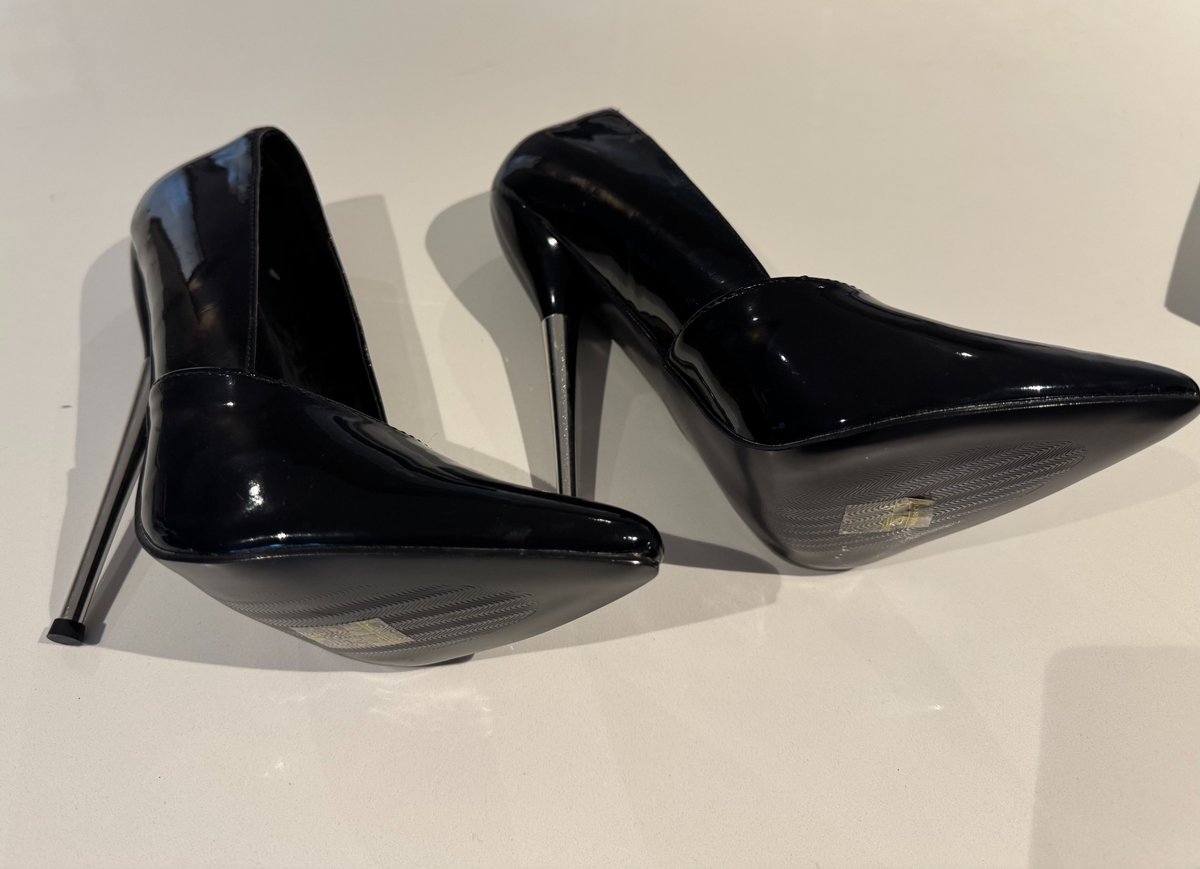 StockingedSec's tweet photo. FOR SALE: Devious Domina Patent Black Metal Stiletto Heels (Women’s US size 10/AU size 41, 6" Heel). AU $75 + Shipping) https://t.co/fQGp4Yn2gY