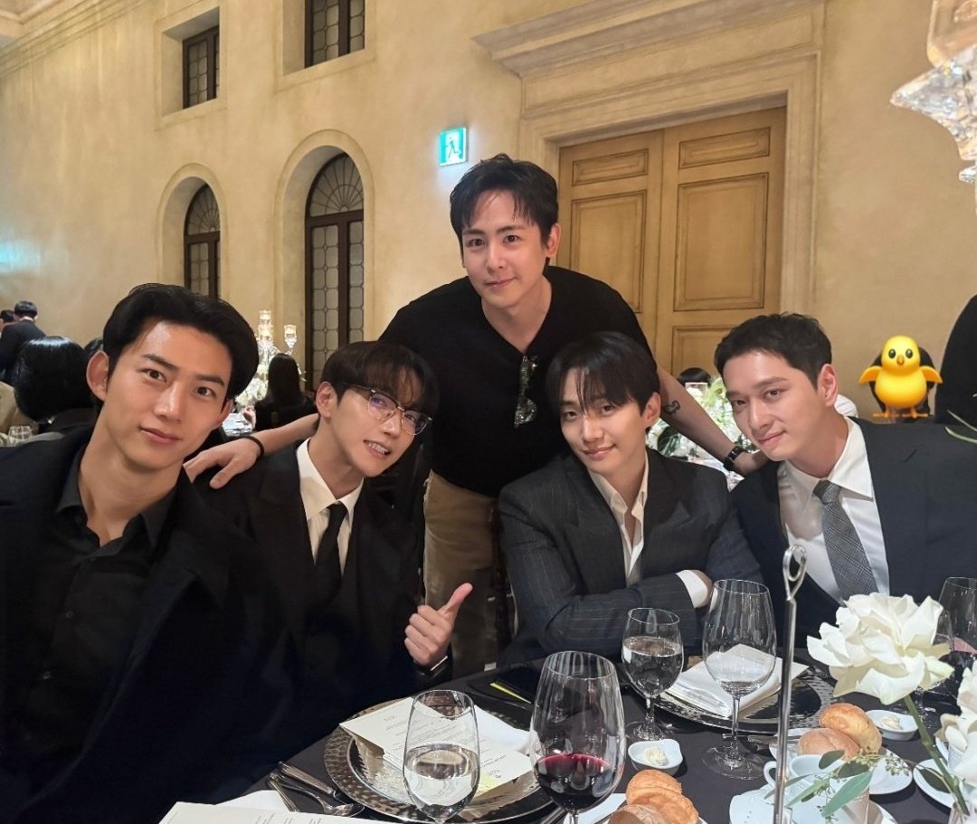 dw_wy0898's tweet photo. when 2pm arent ot6 completed and they completed with an emoji im crying.. 😭🤣😂🤭

#2pm

I miss them anyway 🥺🫶 https://t.co/DwcyzVlC83