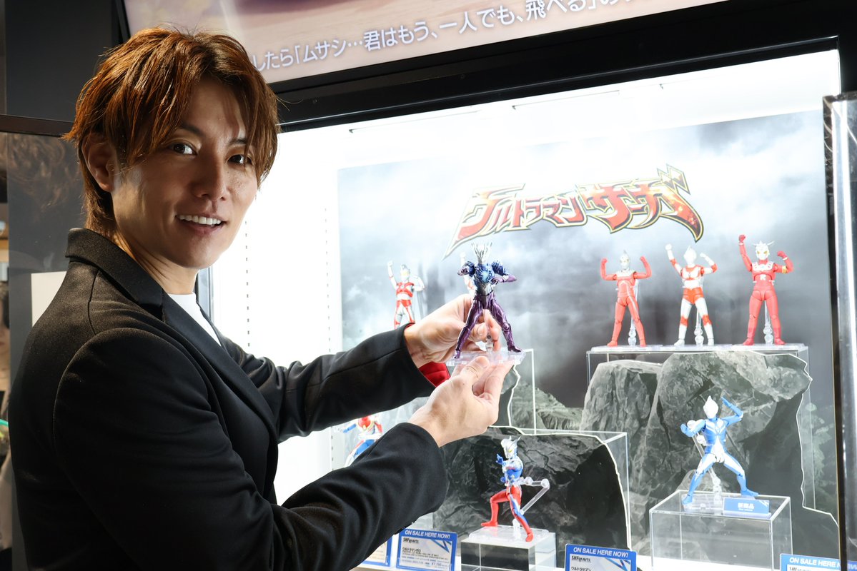 ▷▷▷ 最速展示‼️ ◁◁◁ ◤「S.H.Figuarts ウルトラマンコスモス