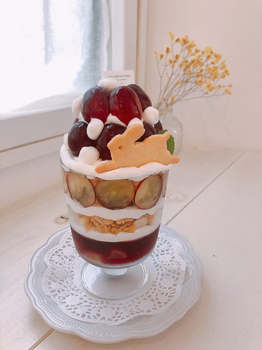 nyasapopopo's tweet photo. ぶどうパフェ２連発✨🍇🍇
クッキーも買いました🍪☺️

@base_de_carin https://t.co/JGRcMpftXs