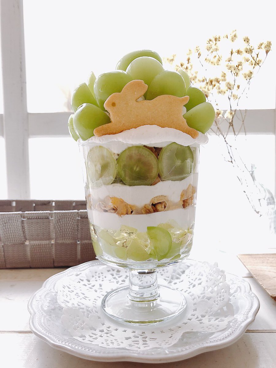 nyasapopopo's tweet photo. ぶどうパフェ２連発✨🍇🍇
クッキーも買いました🍪☺️

@base_de_carin https://t.co/JGRcMpftXs