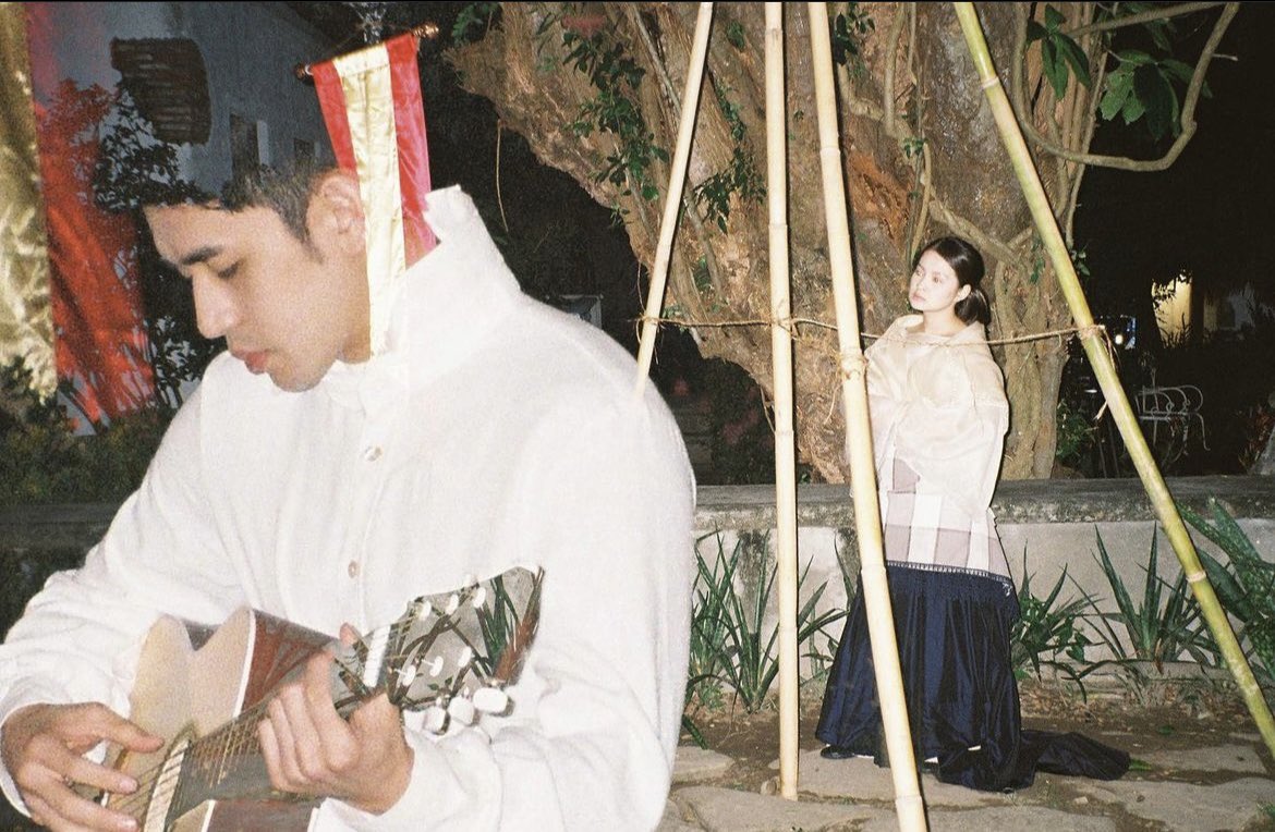 dailybarbs's tweet photo. Missu FiLay :((
HAPPY 3rd ANNIVERSARY
#BarDaIsGoingStrong #BarDa https://t.co/hQHXAGScKC
