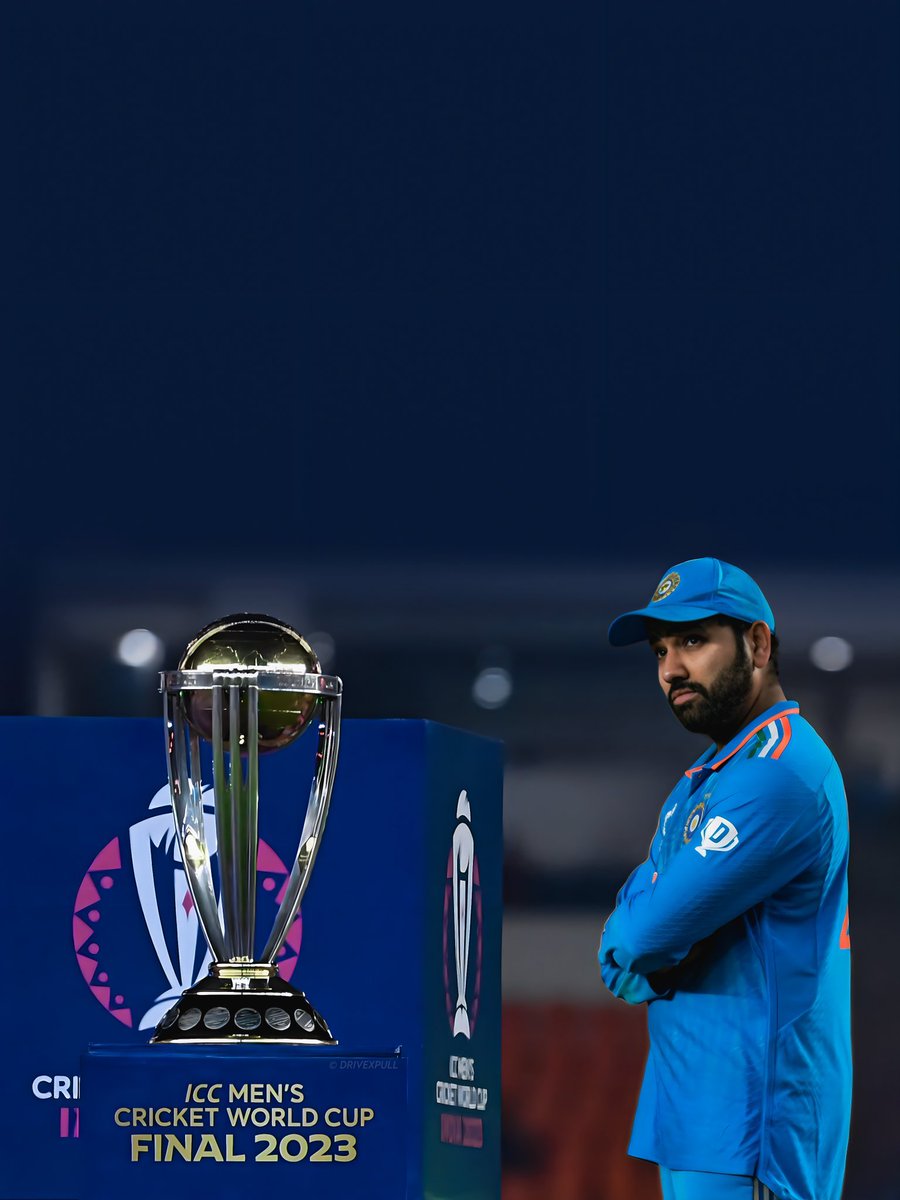 _nileshkrsingh_'s tweet image. मुझे #WorldCup दिखता है भाई..! #RohitSharma𓃵