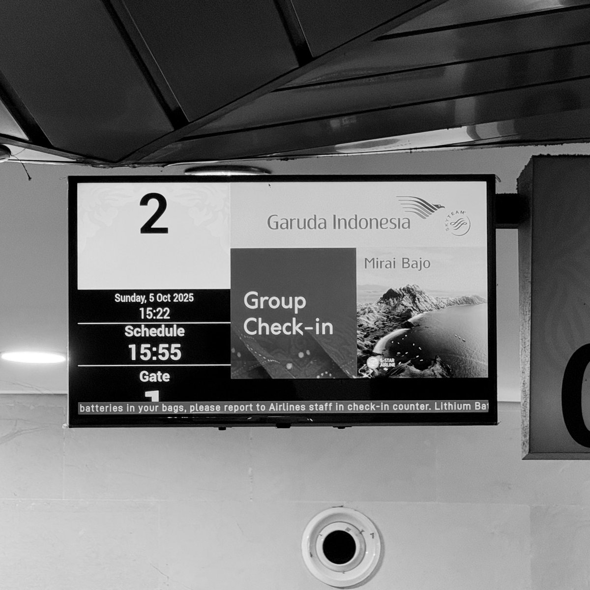 _smkotaro's tweet image. Woke up at 4AM to catch my flight to Bali landed, got a full-on police escort straight to a podcast shoot with @UmarIrene, Indonesia’s Vice Minister of Creative Economy and @linda_adami_xyz partners at @quantum_temple. 

Now I’m back at the airport, and seeing MIRAI BAJO as the…