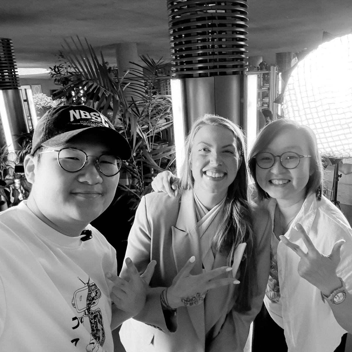 _smkotaro's tweet image. Woke up at 4AM to catch my flight to Bali landed, got a full-on police escort straight to a podcast shoot with @UmarIrene, Indonesia’s Vice Minister of Creative Economy and @linda_adami_xyz partners at @quantum_temple. 

Now I’m back at the airport, and seeing MIRAI BAJO as the…