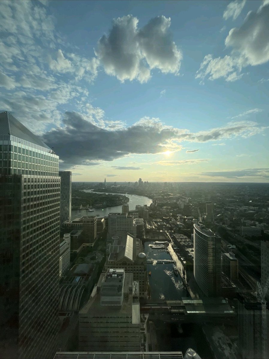 AAZ_ETH's tweet image. 4/365 

GM ☁️ 

Truly Blessed.