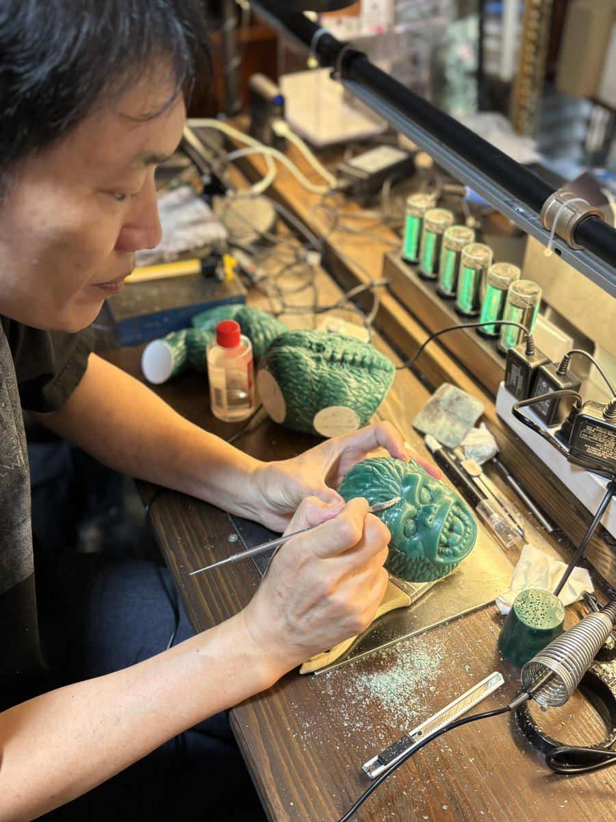 solid_2000's tweet photo. 【 SDWAX教室開催 】
本日は、
お店改装後初のSDWAX教室です👀✨

基礎編と応用編の受講生さんが
参加しております😊

なんと基礎編を沖縄から習いに
来てくださいました！
すごい行動力です！
にふぇーでーびる！✨🙏✨

#modelingwax #sdwax 
#lostwax #蝋原形 #手作り https://t.co/KNgRYLSGpT