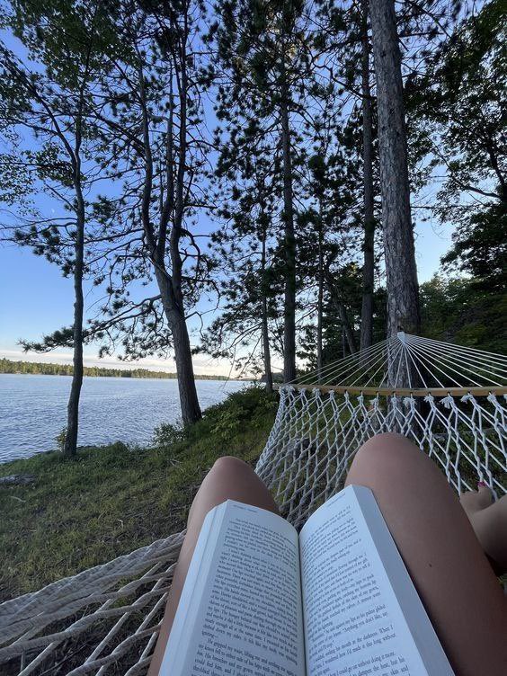 iamannabelle23's tweet image. The book’s good, but your DMs are better 😉
#ChapterOfYou #LazyDays #BookwormMood #ReadingVibes