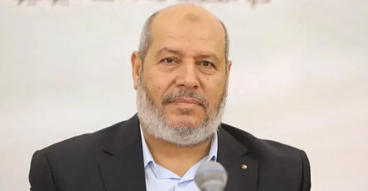 farhanyounasofc's tweet image. اسرائیلی فضائی حملے کے بعد حماس کے سینئر رہنما خلیل الحیہ منظرِ عام پر آ گئے ہیں۔ انہوں نے تصدیق کی کہ وہ خود محفوظ رہے، تاہم اس حملے میں ان کا بیٹا اور چیف آف اسٹاف شہید ہو گئے۔
#GazaPeaceTalks #KhalilAlHayya #DohaAttack