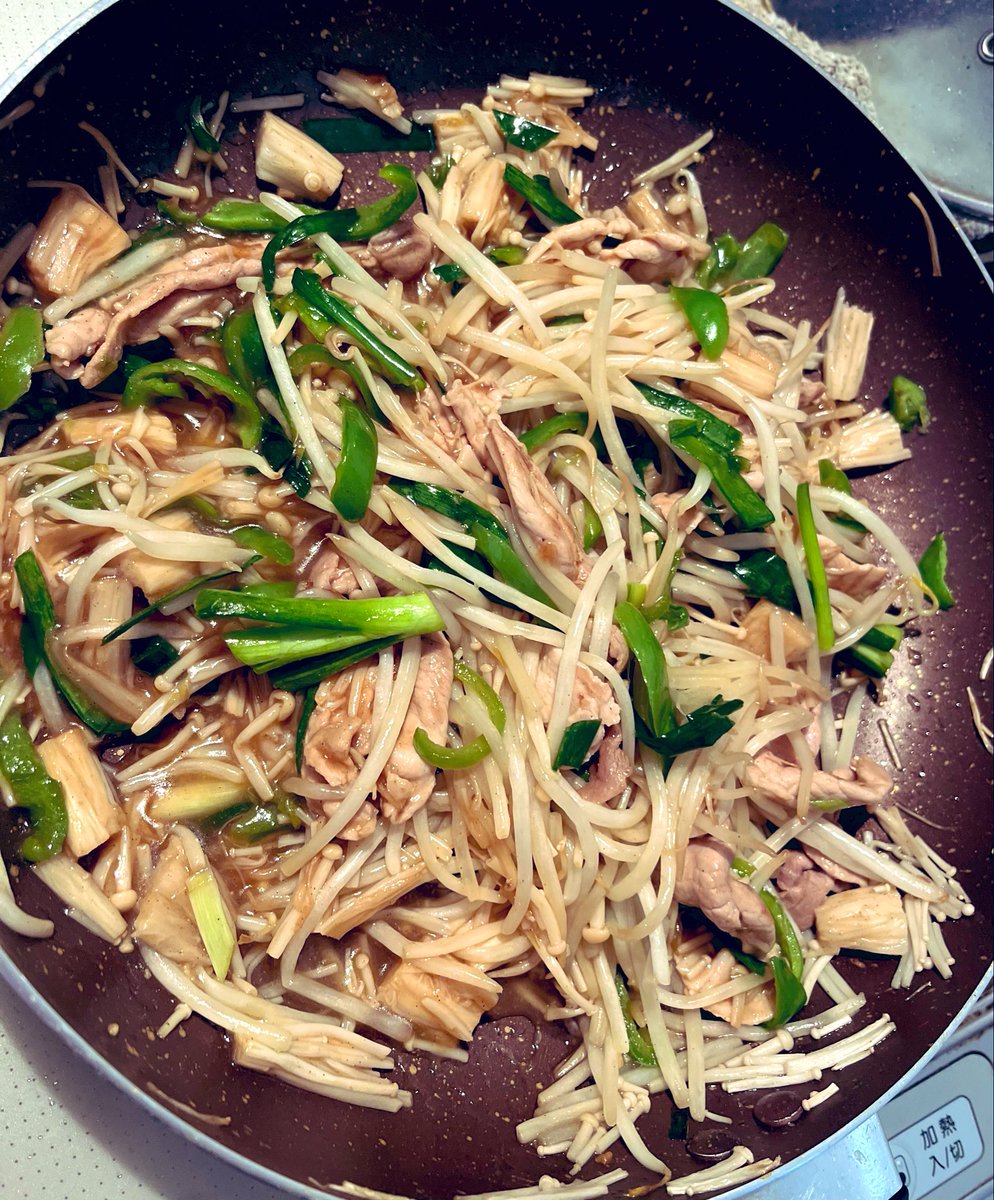 Nmngbu's tweet photo. 昨日食べた濃厚湯麺🍜が忘れられなくて
シャキシャキ野菜炒めにした😋
あ、かまぼこ。。。 https://t.co/KwjRQM3wU7