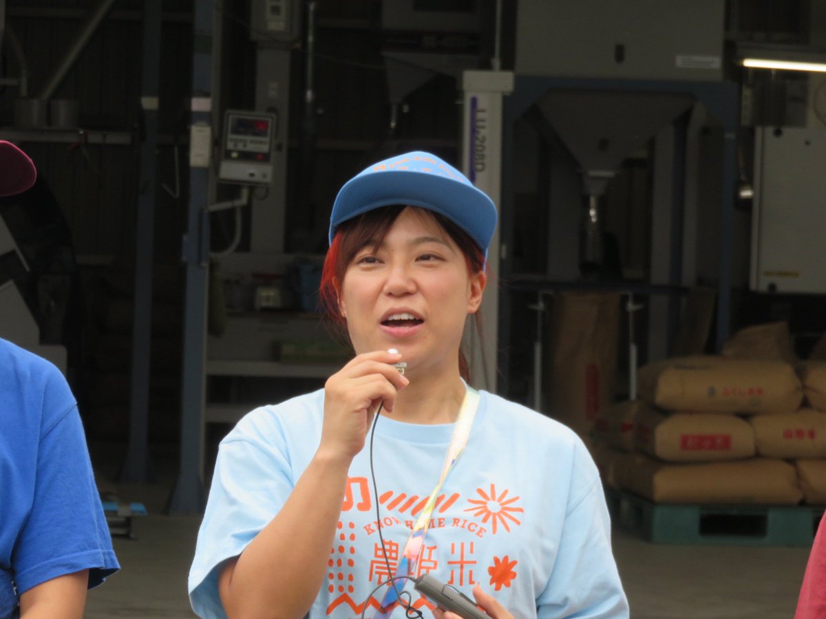 nobumichinoku's tweet image. どろんこ祭り。
#高瀬みゆき 選手がコンバインに乗って稲刈りを🌾
コンバインの説明を一生懸命聞いてから1人でスタート👌
#SENJO
#農姫米