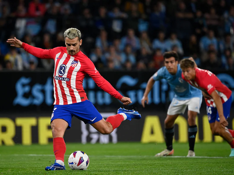 engagevult's tweet photo. Saturday football fever! ๐ฅ
#MatchdayFocus:
โซ Newcastle vs Forest
๐ Brentford vs Man City
๐ซ๐ท Lille vs PSG
๐ช๐ธ Sevilla vs Barcelona
๐ด Celta Vigo vs Atlรฉtico
Which oneโs your pick tonight? ๐ https://t.co/Ar7IkanpBo