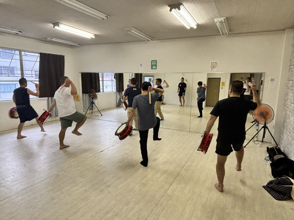 今日は雨だったので急遽スタジオを借りました。来月が本番！！