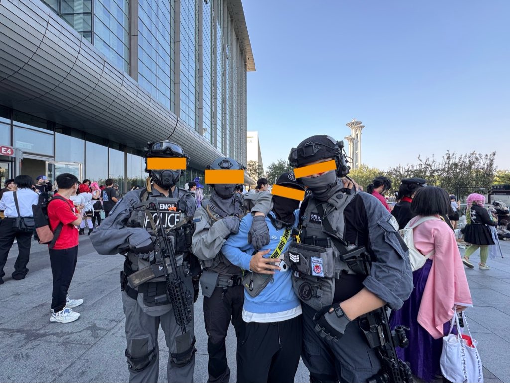 12combo_1's tweet image. CTSFO SE 2021-2023 
#CTSFO #LawEnforcement #UKPolice 
呼号Z21
缺个这辈子都不可能找到的盔罩和C2R的头盔包……算是个遗憾。

2025.10.02/in Beijing