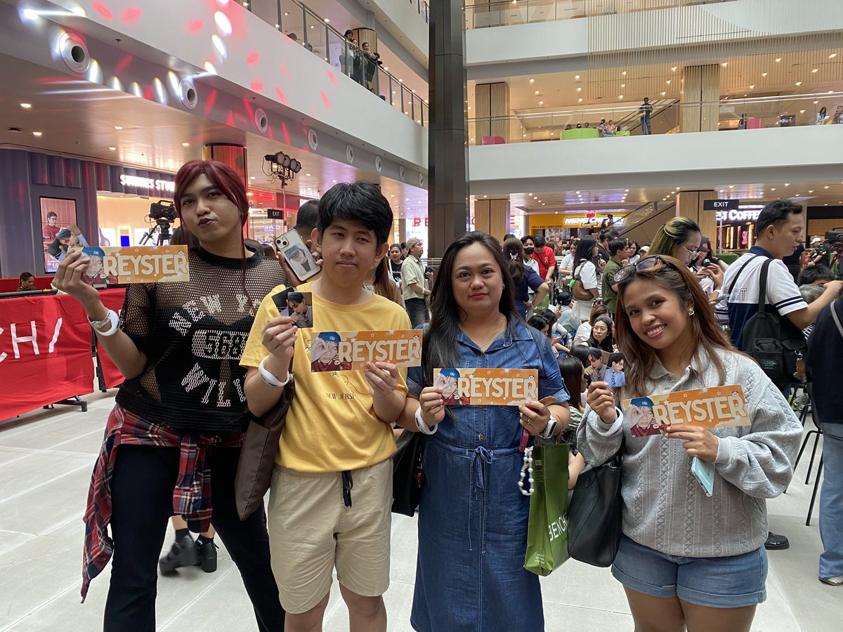 [💌] BENCHxHORI7ON LIVE &amp; SIGNED

Reystars are here today at One Ayala for Bench Live &amp; Signed!🧡

Let's show our love and support for Reyster &amp; HORI7ON!⭐

LIVE AND SIGNED WITH HORI7ON

#BENCHxHORI7ONFanSignEvent
#HORI7ON #호라이즌 #REYSTER #레이스터 
<a href="/HORI7ONofficial/">HORI7ONofficial</a>  <a href="/benchtm/">BENCH/</a>
