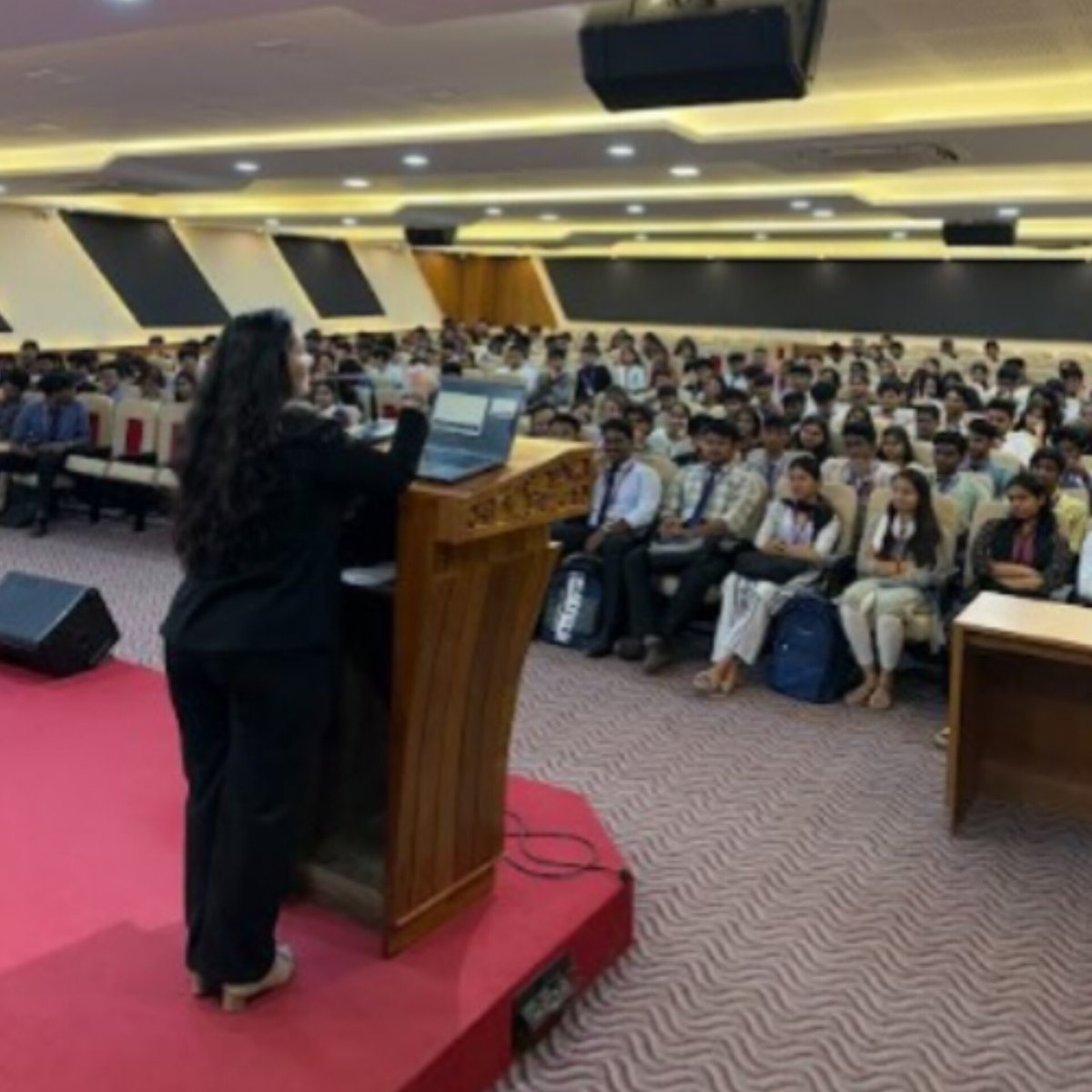 KristuJayantiU's tweet image. 💡 #AlumniInteraction on “Software Development Journey &amp;amp; Power of #CRM”
The Dept of #ComputerScience (PG), #KristuJayantiUniversity, hosted alumna Ms. Bhavana N, #BusinessAnalyst at #Aliaxis, Bengaluru, on 27 Sept 2025.
 instagram.com/p/DPaxpFnkmbT