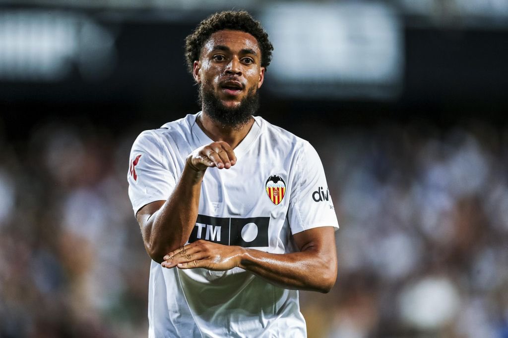 Antony, Etta Eyong, Mikautadze, Alexis Sánchez, Rafa Mir, Danjuma, Vargas, Isco, Ayoze, André Silva, Lo Celso, Carlos Álvarez, Javi Guerra, Aleix Febas, Gerard Moreno…

Casi ná.