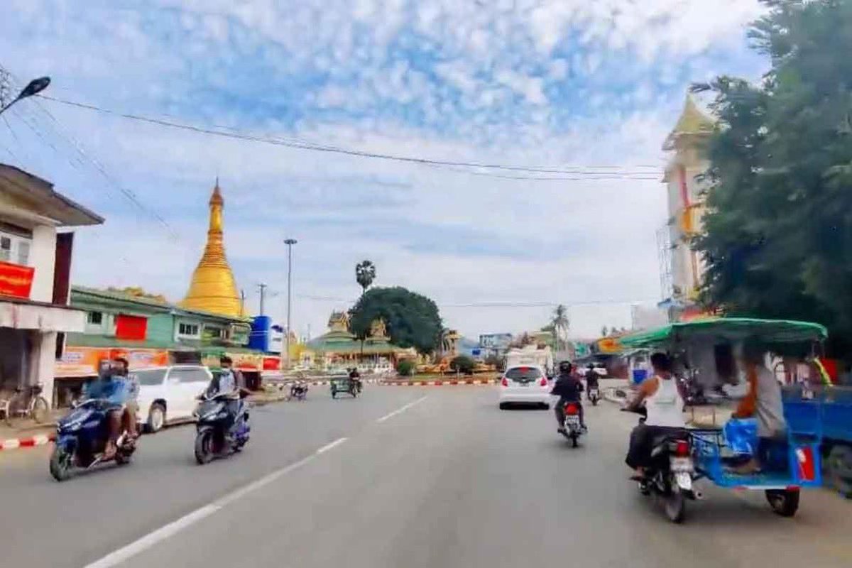 scarlletnn's tweet image. #Mon State, three young men were arrested by a junta patrol team in Paw Daw Mu village in Thaton Town on September 30. The victims were identified as 22-year-old, 17-year-old and 16-year-old.

#2025Oct05Coup
#WhatsHappeningInMyanmar
#WarCrimesOfJunta