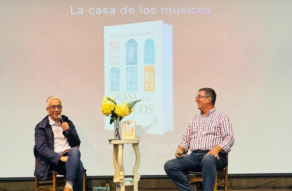 jtorrespava's tweet photo. Gracias al maestro Juan Diego Mejía y a todos los que asistieron a la presentación de mi primera novela: La casa de los músicos. https://t.co/YrqCw7MQT0