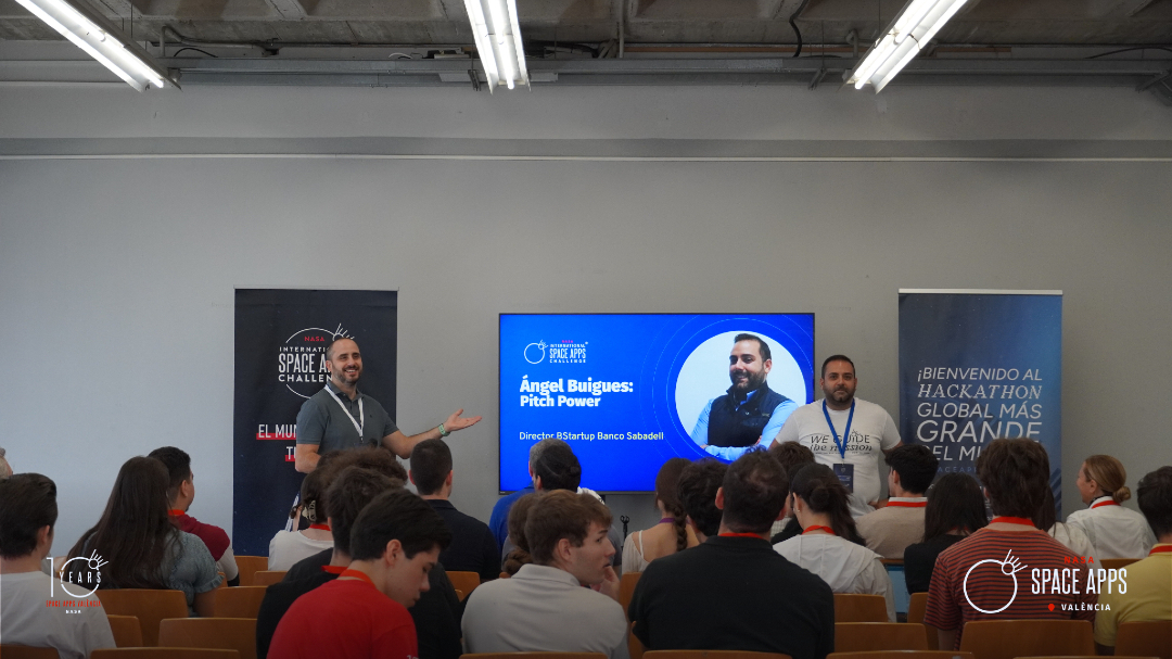 🚀 En la recta final de #SpaceAppsValencia, Ángel Buigues de BStartup comparte Pitch Power 🎤💡

Una charla que llega justo a tiempo para que los equipos brillen en sus presentaciones finales 🌟

#NASA #STEM #SpaceAppsChallenge