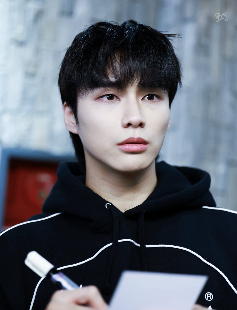 20251005 <해피 오! 해피> 

알감자?

#경윤 #KYOUNGYOON #이경윤