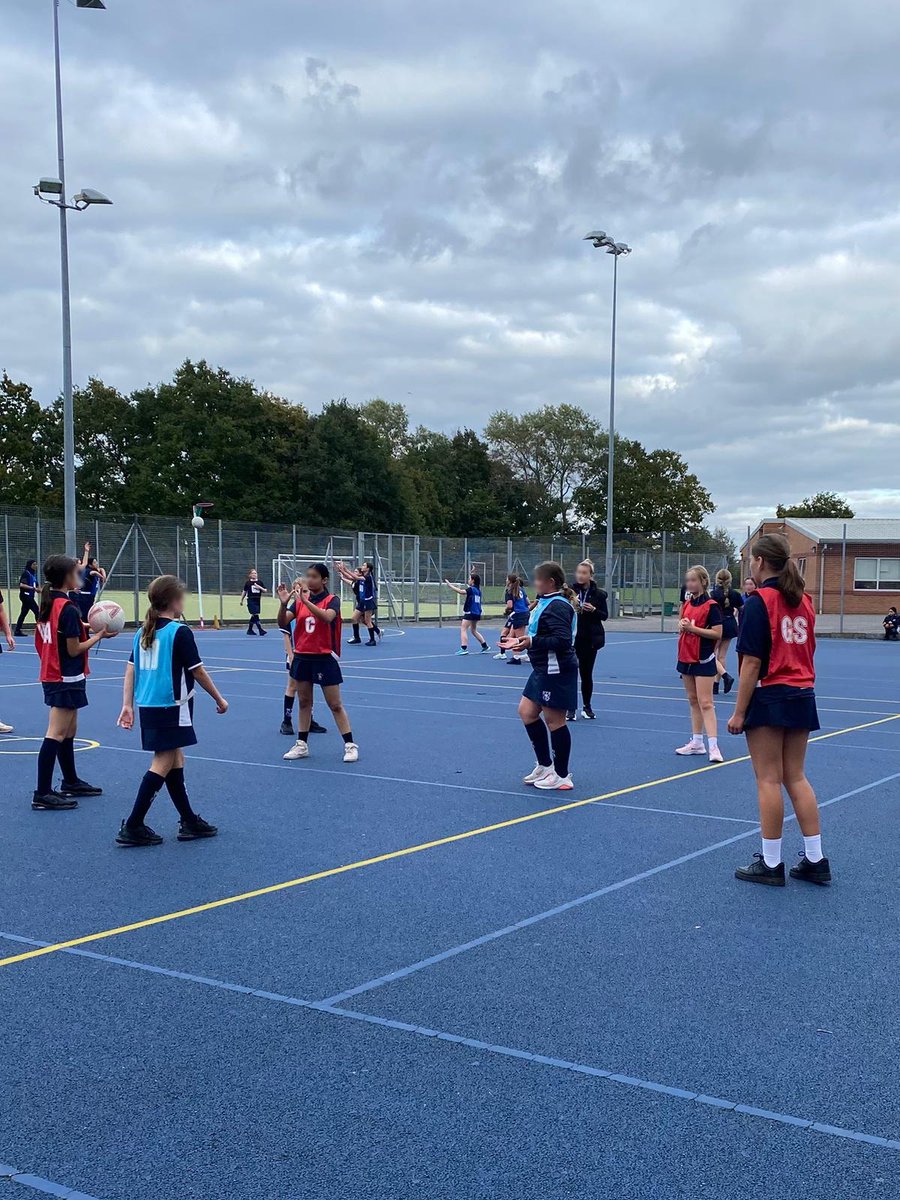 Well done to the Netball teams who played against St Jmes last week! It was great to have so many pupils playing Netball, with Team Kingsway even having two Year 7 teams!! Wins for year 10 and year 7.
Pom’s: Abbie, Belle, Izzy, Polly and Olivia. 💪🏼🏀