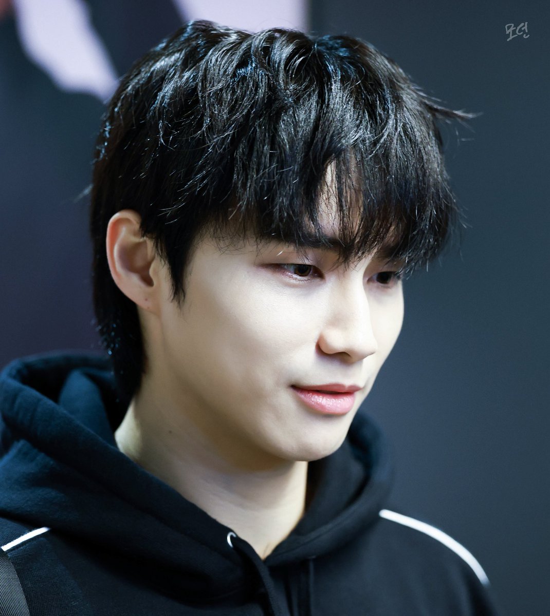 20251005 <해피 오! 해피> 

퇴근길

#경윤 #KYOUNGYOON #이경윤