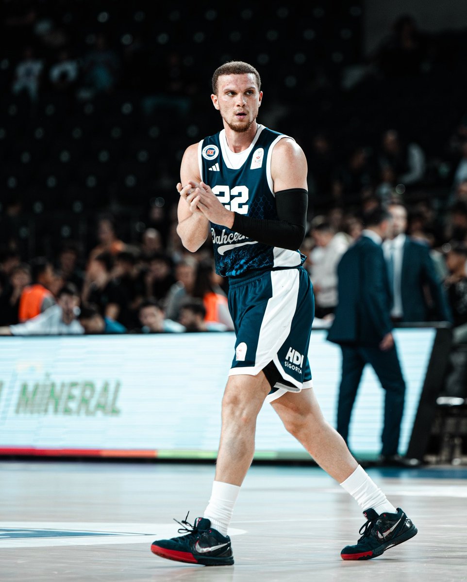 VDrakoulis's tweet image. Your favourite post hits again😂

Malachi Flynn🇺🇸 vs Turk Telekom for Gameday 2 of #BSL🇹🇷

Min: 30'
Pts: 27
Reb: 9
Ast: 5
To: 1
Stl: 3

2P: 3/4
3P: 5/9
FT: 6/6

✅(Another) win for Bahcesehir (98-102)