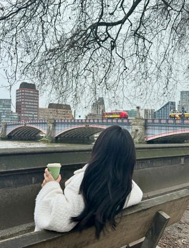 Ava Bloom tweet media