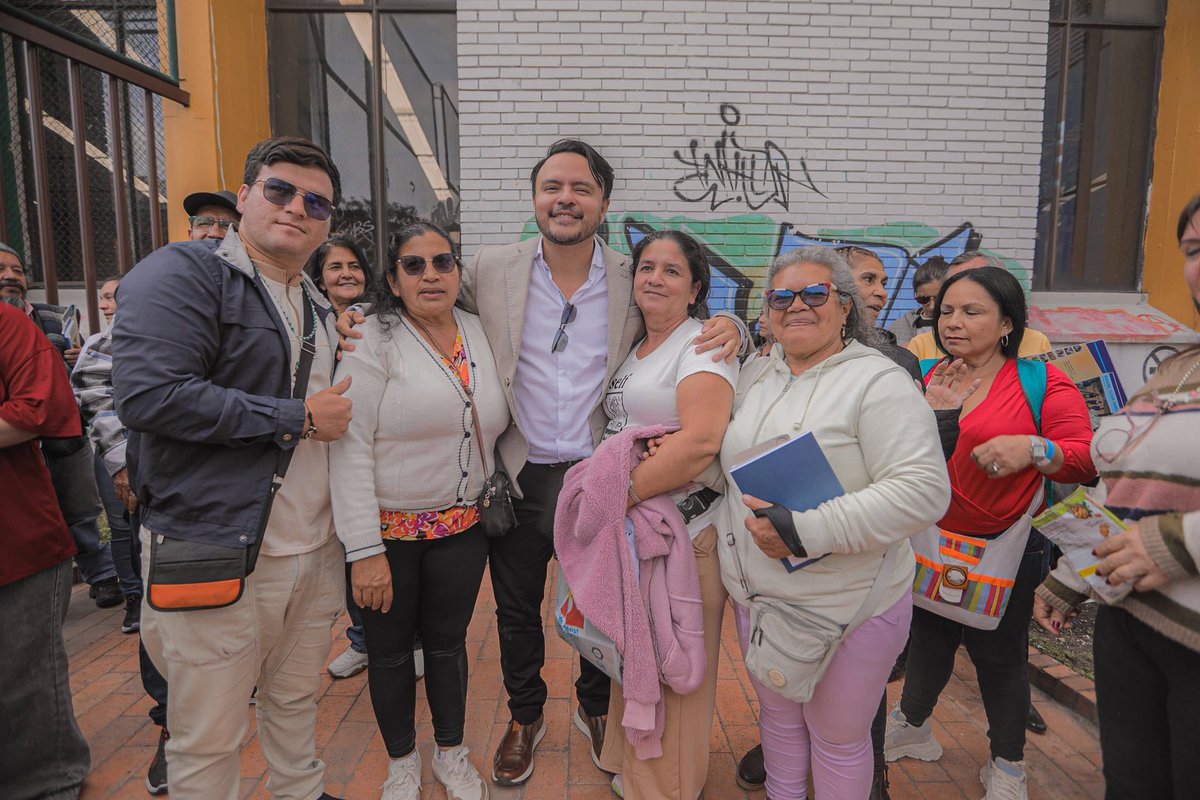 harmanfelipe's tweet photo. Ayer estuvimos con los acueductos comunitarios de Villavicencio en el lanzamiento de la política del @Minvivienda , que los reconoce como actores clave en la gestión del agua.

Como alcalde, creamos la Política Pública de Gestión Comunitaria del Agua, con más de 1.200 millones de pesos en inversión y el fortalecimiento de más de 15 acueductos a través de las Juntas de Acción Comunal, donde hoy están mejor organizados, con una infraestructura optimizada y propendiendo por el cuidado del medioambiente que los rodea.

Mi ciudad, es la que más acueductos comunitarios tiene en el país, ejemplo de organización, soberanía y gestión desde las comunidades.