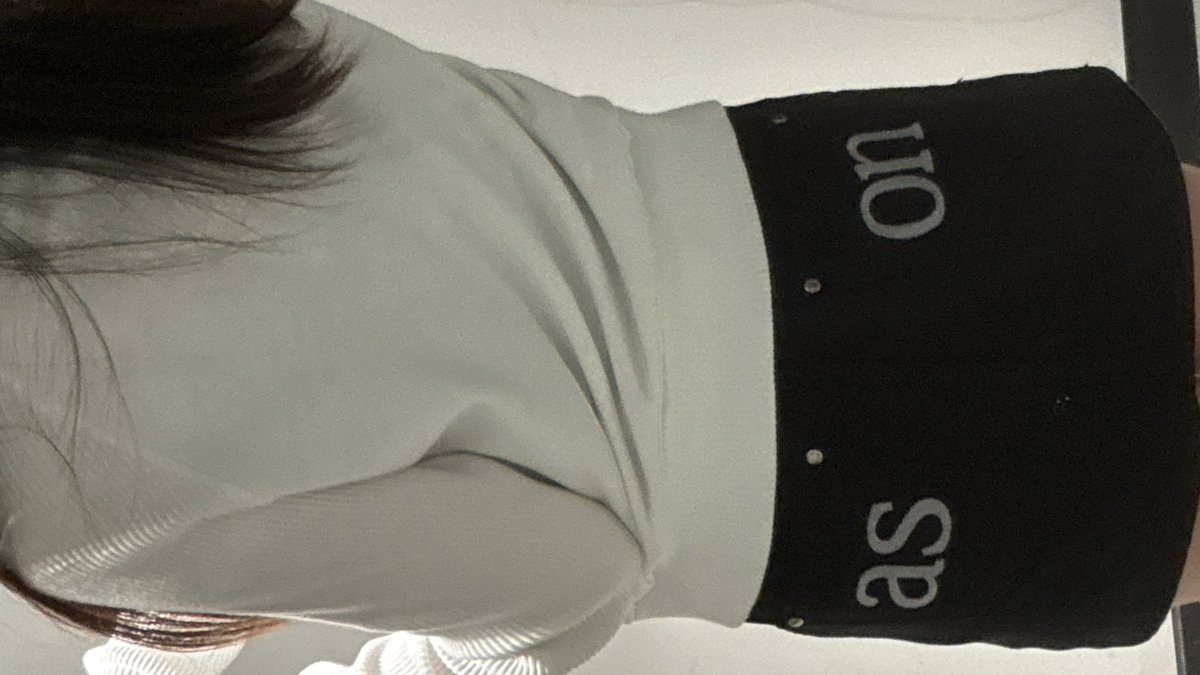 뒤로 걸어다니고 싶은 바지 ... 🚶🏻💥