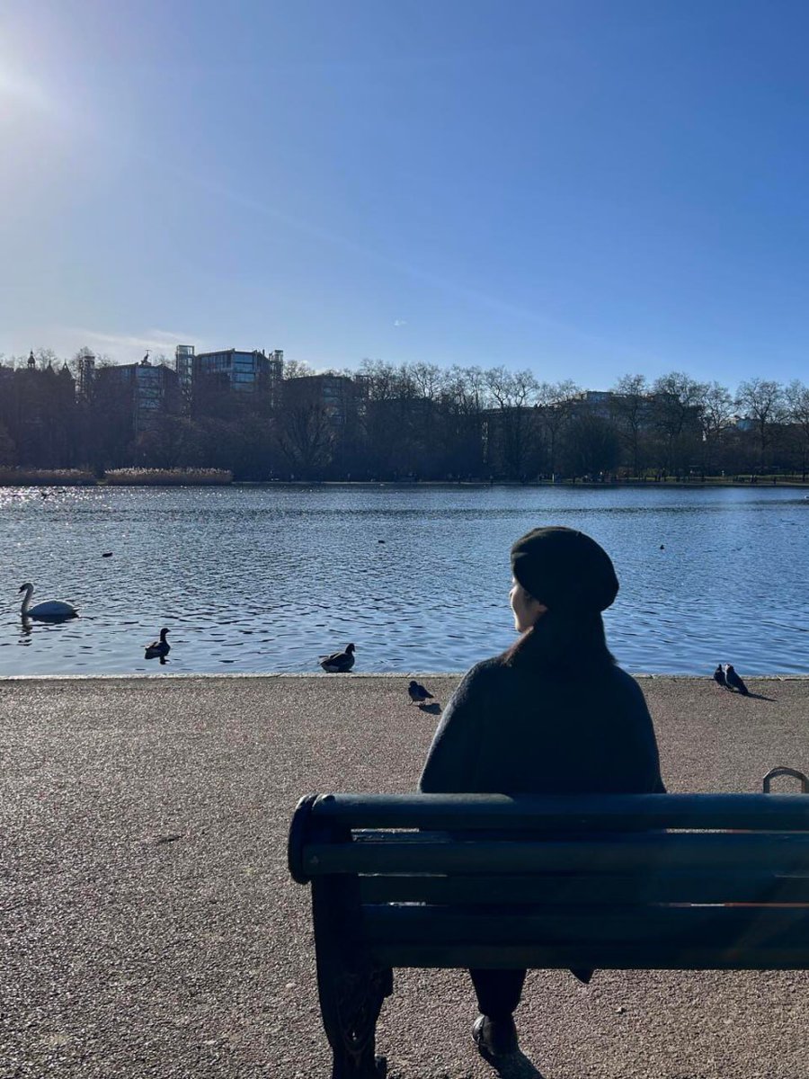 kily_h's tweet image. There’s something truly magical about spending a beautiful day outdoors in Hyde Park 🌳🌞. The sun shining ☀️, the gentle rustle of leaves 🍃, and the charming ducks waddling by 🦆 create a perfect serene atmosphere. 💫