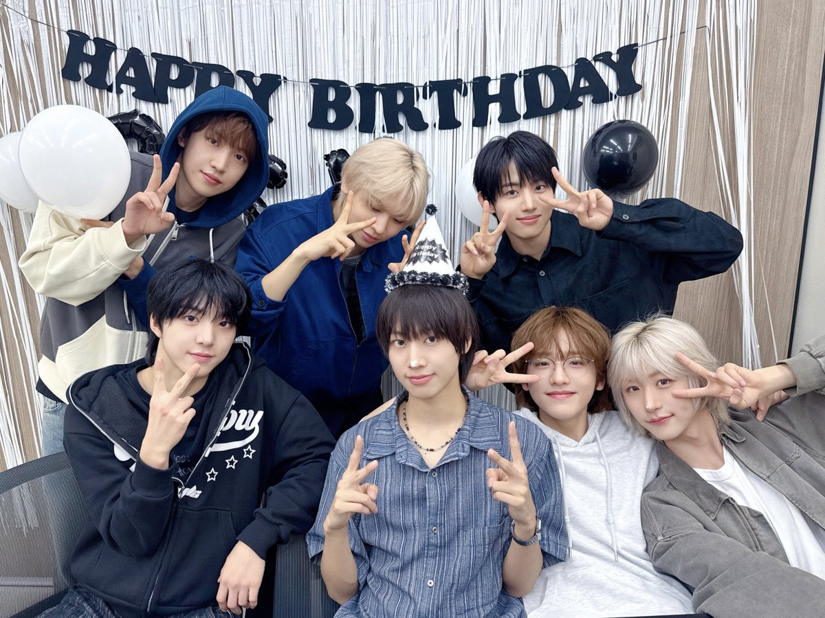 [📸] #IDID_IT
251005 박성현 생일 축하했딧💙
성현을 위한 우리딧의 깜짝 영상편지부터
부끄러움 가득했던 생일 라이브🐱
생일 당일까지 행복한 하루를 보내고 있을 
성현을 향해 ‘박성현 생일축하해❤️’ 타임🥳

#IDID #아이딧
#HAPPY_PARKSEONGHYEON_DAY