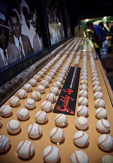 Jimfrombaseball's tweet image. “I can’t say that I was a big Rush fan before… But I’m a Rush fan now!”
Bob Kendrick, President
Negro League Baseball Museum`08.
Geddy Lee donated over 600 baseballs autographed by black stars, including Willie Mays, Hank Aaron, Josh Gibson.
Donated to the Negro League Baseball…