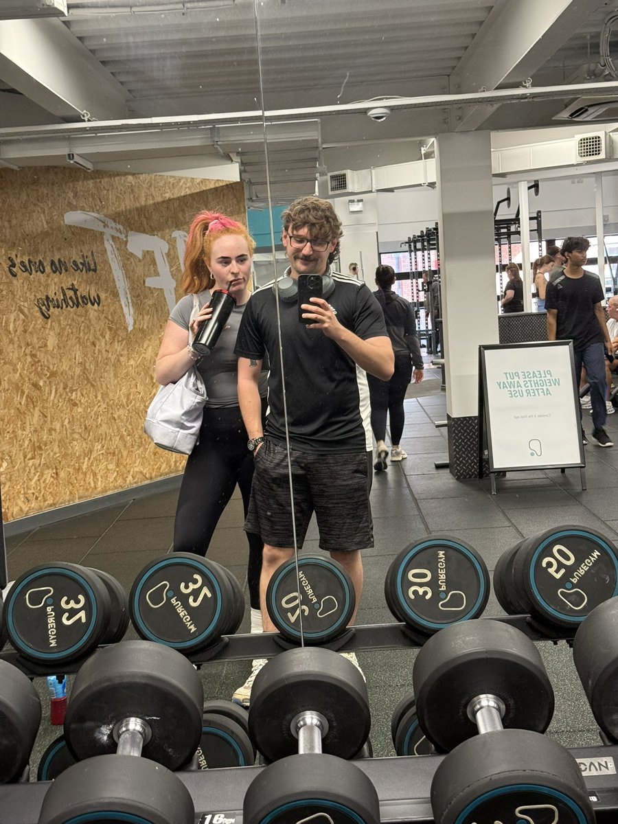 The difference a year and a half makes. Think the moustache has been the gamechanger… 👨🏻

Managed to grow a full head of hair n all sorts x