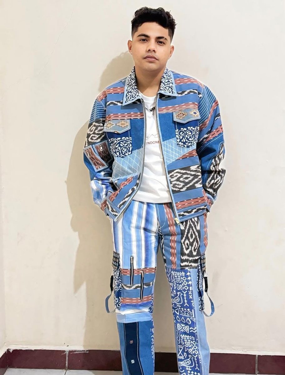 RedyBeis's tweet photo. Nyong timur 
SYNCHRONIZE WITH YOVIE X PICHE 
 #yovieXPichesynchronize
#pichekota https://t.co/HG0y3pvrTE