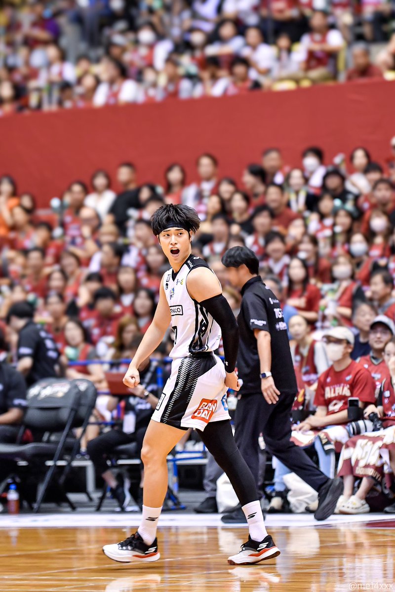 me14xxx's tweet image. 1本目の3P決めてすぐ2本目決めて吠えてたのもかっこよかった

#岡田侑大
#島根スサノオマジック