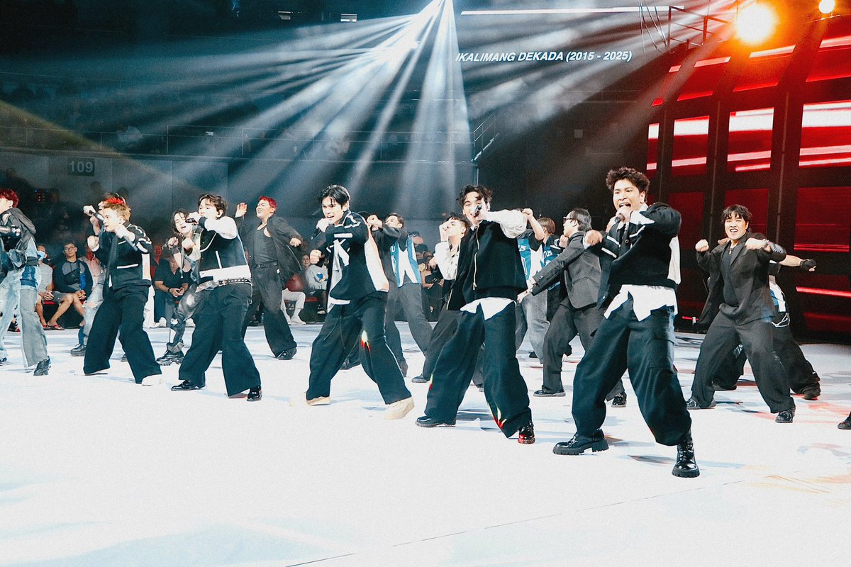 gatph_official's tweet photo. Daleng dale ang pagka-solid! 
Solid Opening Ceremony with GAT sa grand opening ng PBA Season 50, live at the Smart Araneta Coliseum! ✨

#GAT #GawangAtinTo  #PBA50 #PBASolid https://t.co/OtIR3cEDUl