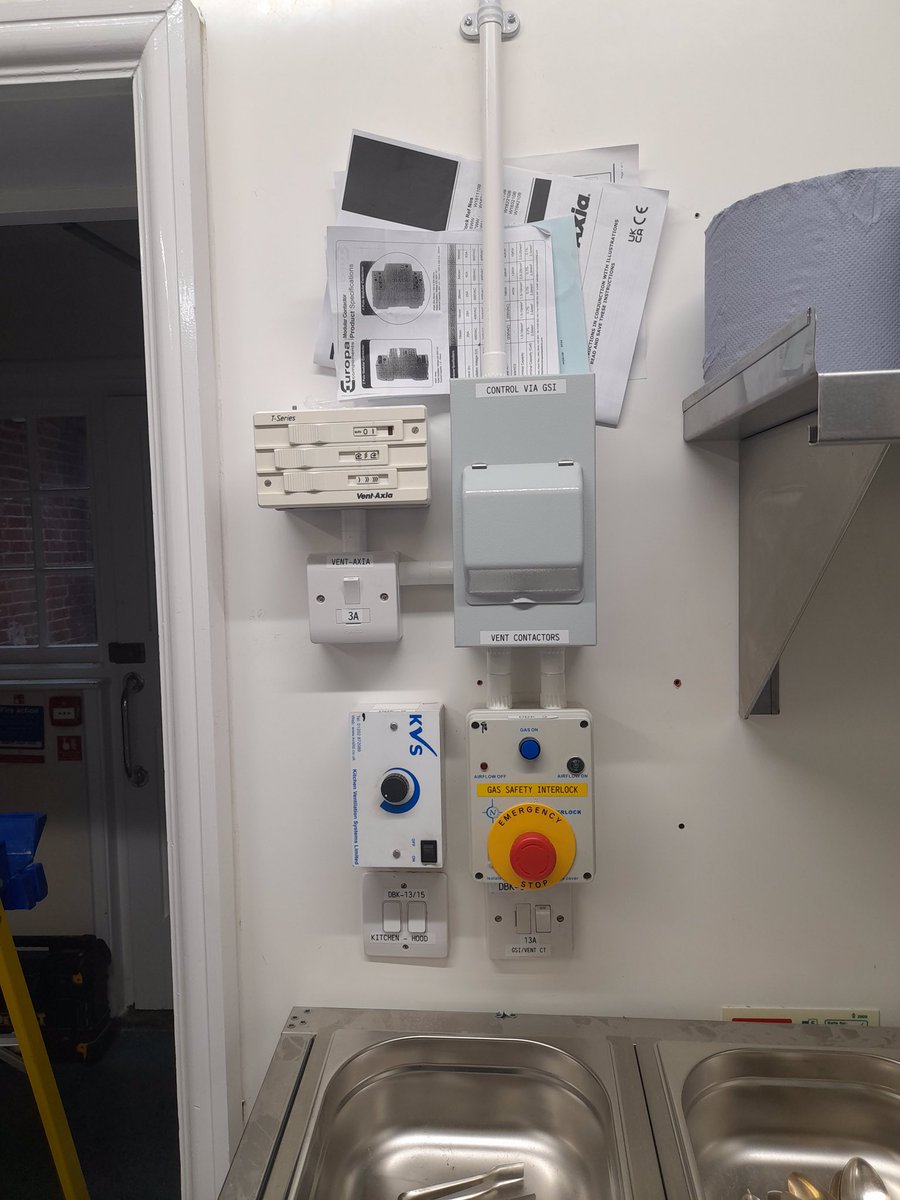 WtfElectrical's tweet photo. Small ventilation job with week for a customer in Hampshire.
A 12” Intake fan added to a small commercial kitchen to augment the exsting Ventilation/Extract system.
fitted along with associated switchgear wired through a double pole contactor for emergency shutoff through the GSS https://t.co/NN6YERYiNy