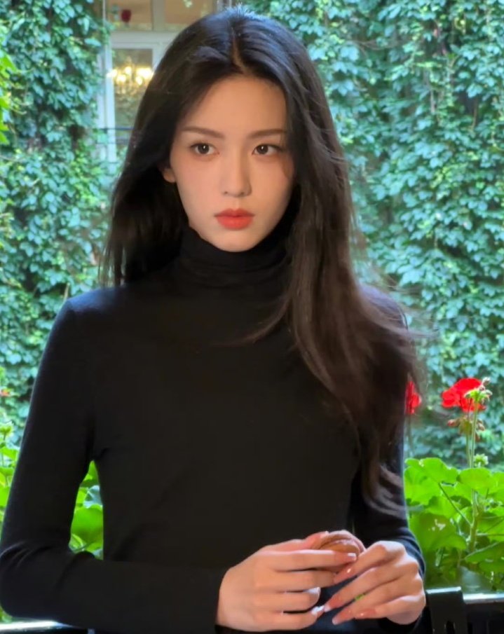 rounanv's tweet photo. @YinhuaMyst Hi, I'm Ye Zhou, Zhou Ye, Ye Zi the actress under HESONG Entertainment. Currently plays versatile roles, born in May 20, 1998. Graduated from Beijing Film Academy. Also got the nickname "Campus Belle" cause her cold-beauty. 

@Lihghe @chengleio @Mzaoyi @jiaangheng @_Xinhai https://t.co/dbxaVwzrjt
