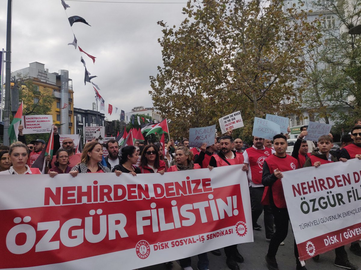 Nehirden denize özgür Filistin!
Taksim'deyiz!
#PalestineWillBeFree 
#Filistin