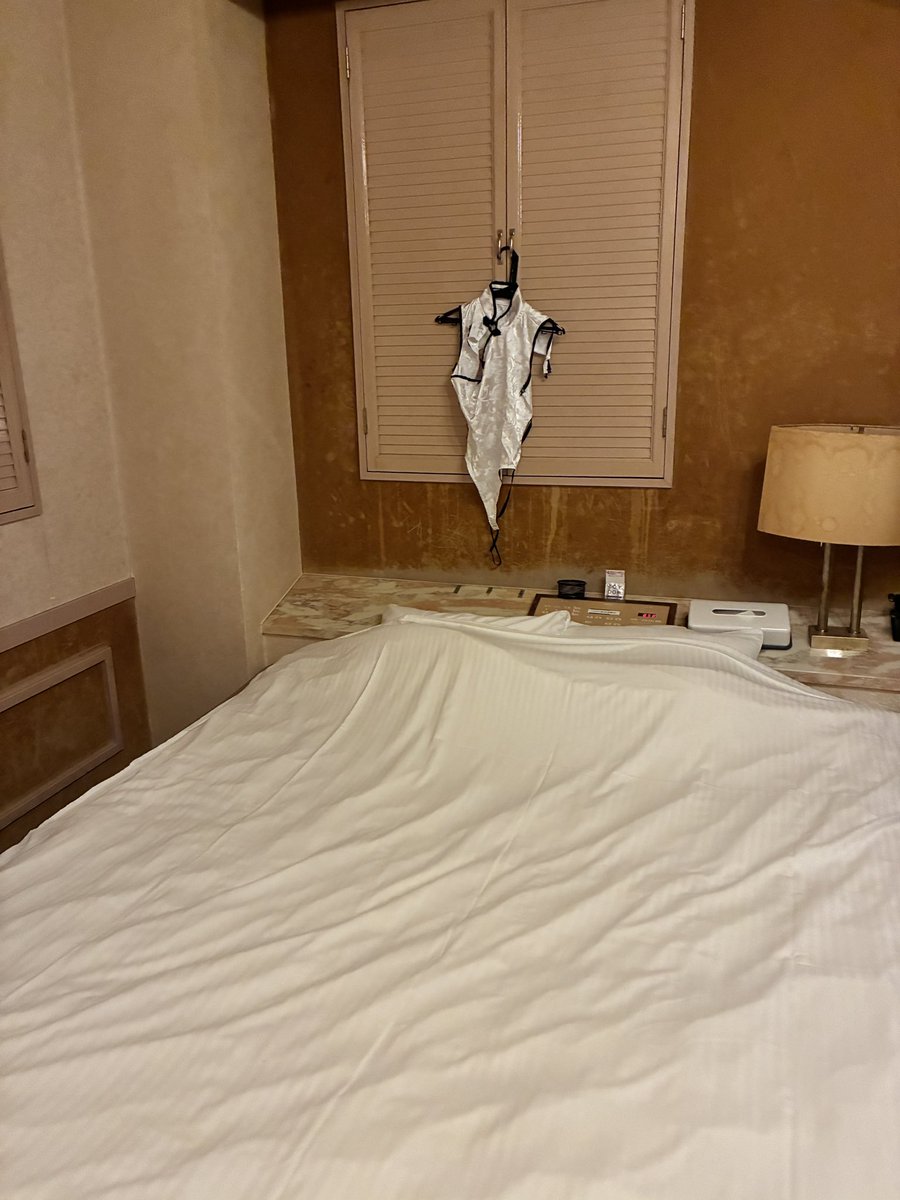 hirohiroug's tweet photo. 思い出しポスト
ハマりました
チャイナエステコスプレ楽しすぎ！
今回のコスはミニスカじゃなくて
紐…もちろん紐はズラして！！
先週交代でこちらもマッサージで応戦？

マジでハマりました最高です堪りません
また遊んでください🙇 https://t.co/xjWiZMrPUR