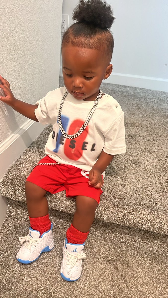 jayladayoungan's tweet photo. I be rockin this shit๏ฟผ, NO the stylist can't get me fresher๐โฝ๏ธ๐ฅ
#BIRTHDAYWEEKEND #dieselkids #terribletwos #FreeMyDad #twofresh https://t.co/u3Cl1H2N2C