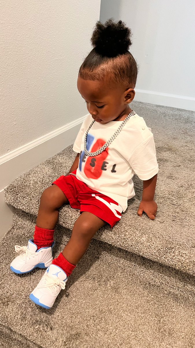 jayladayoungan's tweet photo. I be rockin this shit๏ฟผ, NO the stylist can't get me fresher๐โฝ๏ธ๐ฅ
#BIRTHDAYWEEKEND #dieselkids #terribletwos #FreeMyDad #twofresh https://t.co/u3Cl1H2N2C