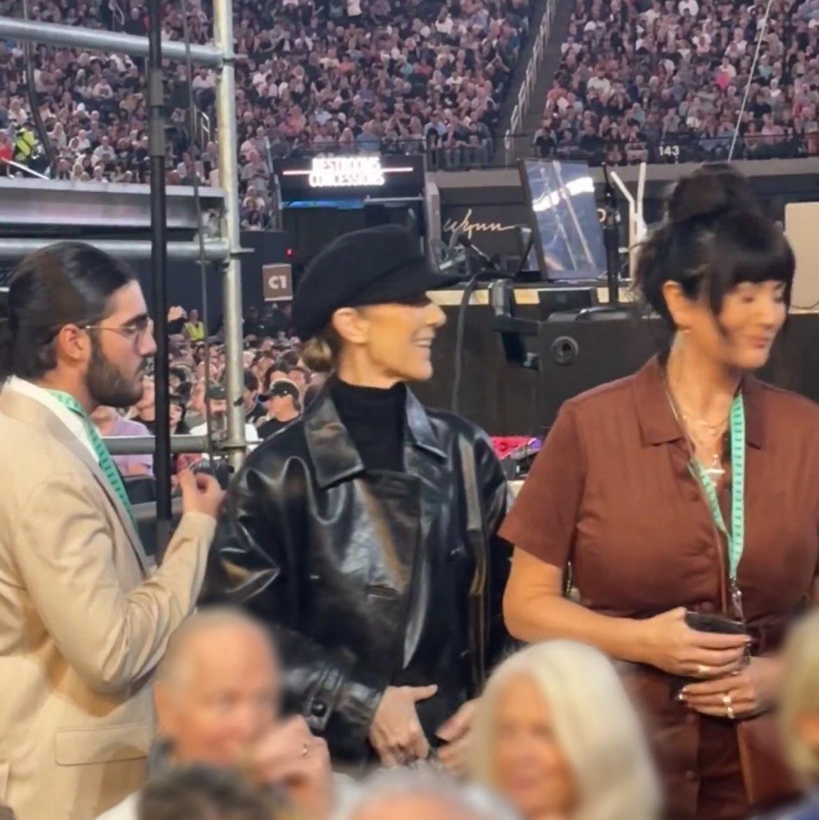 NewsDion's tweet image. 📸 Céline Dion au concert de @PaulMcCartney à l&apos; Allegiant Stadium de Las Vegas -  4 octobre 2025 📸 ##CelineDion  #PaulMcCartney #NewsCelineDion