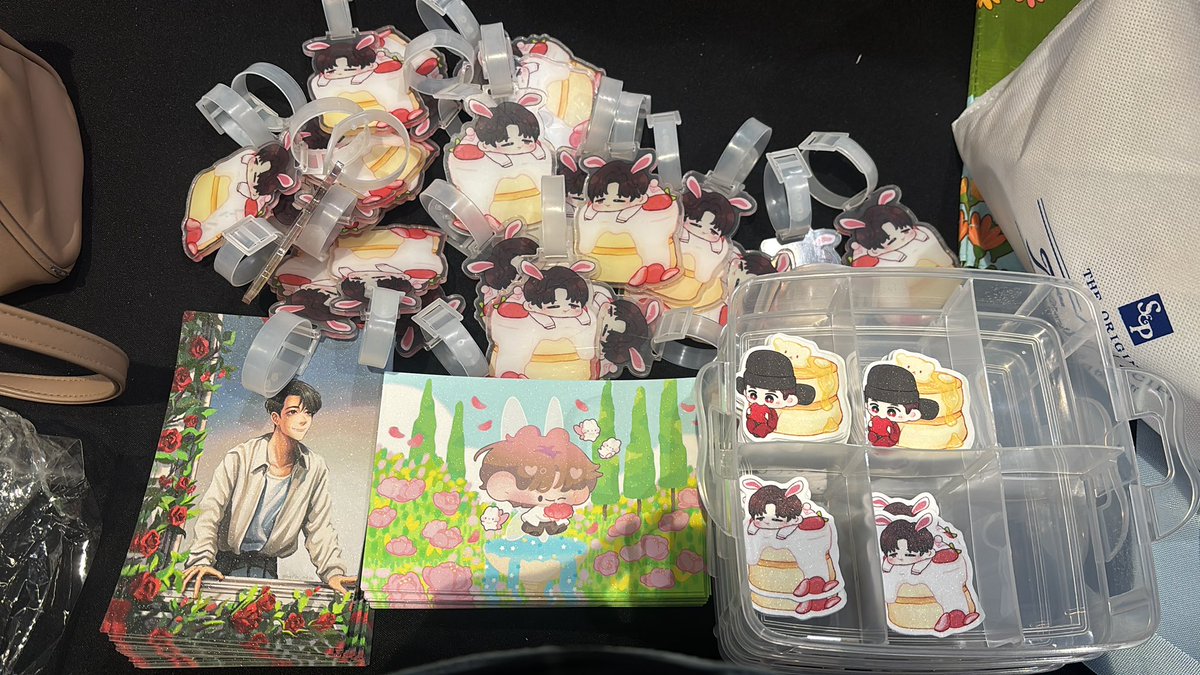 nefin_nihm's tweet photo. เปิดแผงจ้า!

รีแล้วโชว์ของซัพพิจ้านที่ติดอยู่กับตัว 1 ชิ้น (ไม่เอารูปถ่ายนะคะ) มารับเลยค่ะ ❤️

#XZGentleBrilliance https://t.co/VmLWFEzJMR