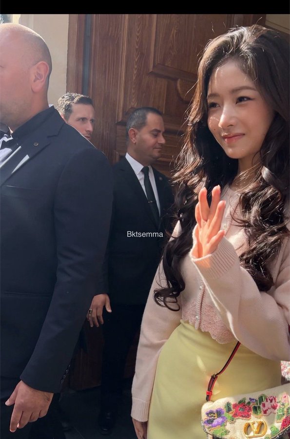 G2f3GyZXwAAP-Kv?format=jpg&name=900x900